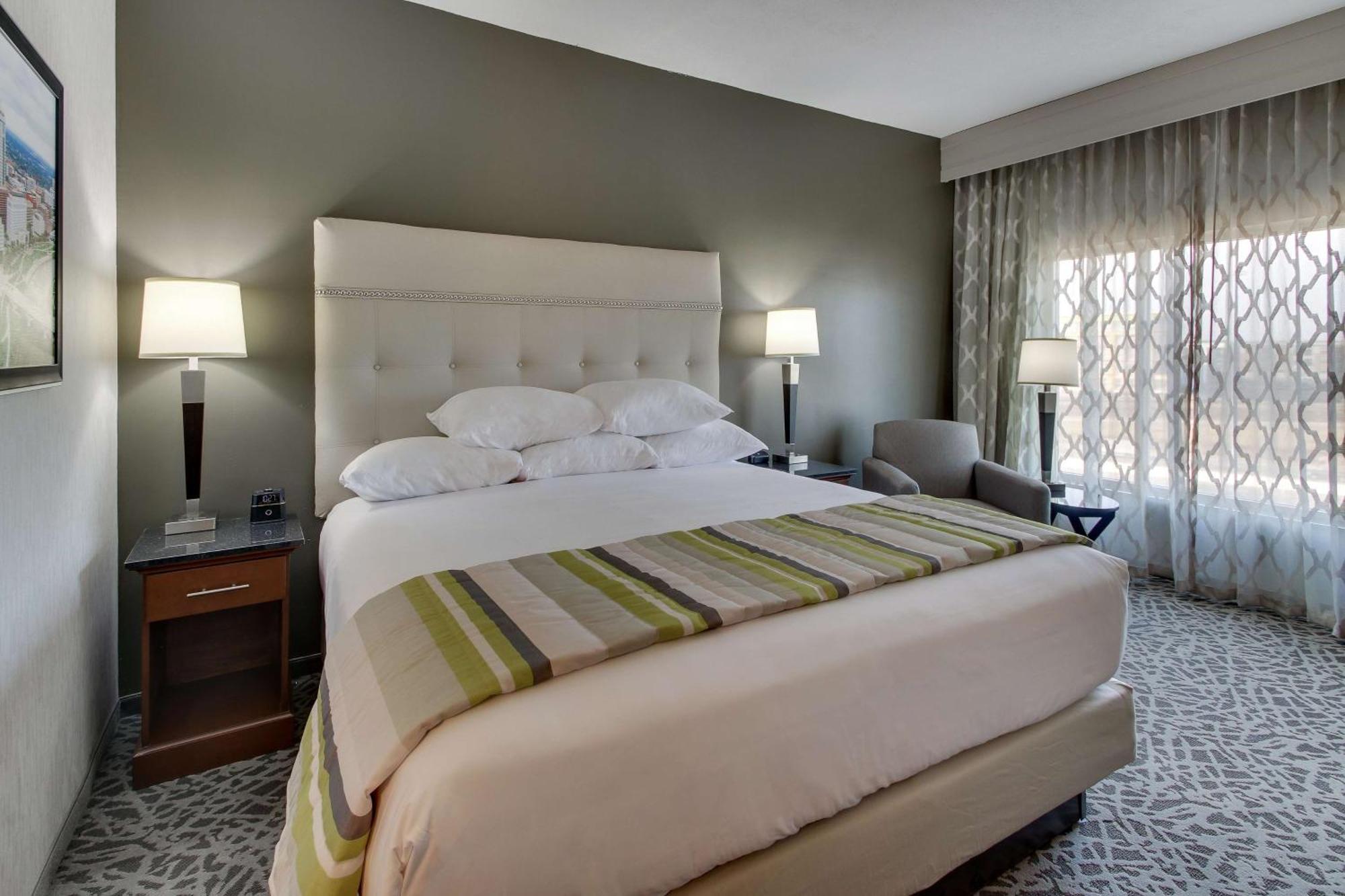 Drury Inn & Suites Cleveland Beachwood Esterno foto