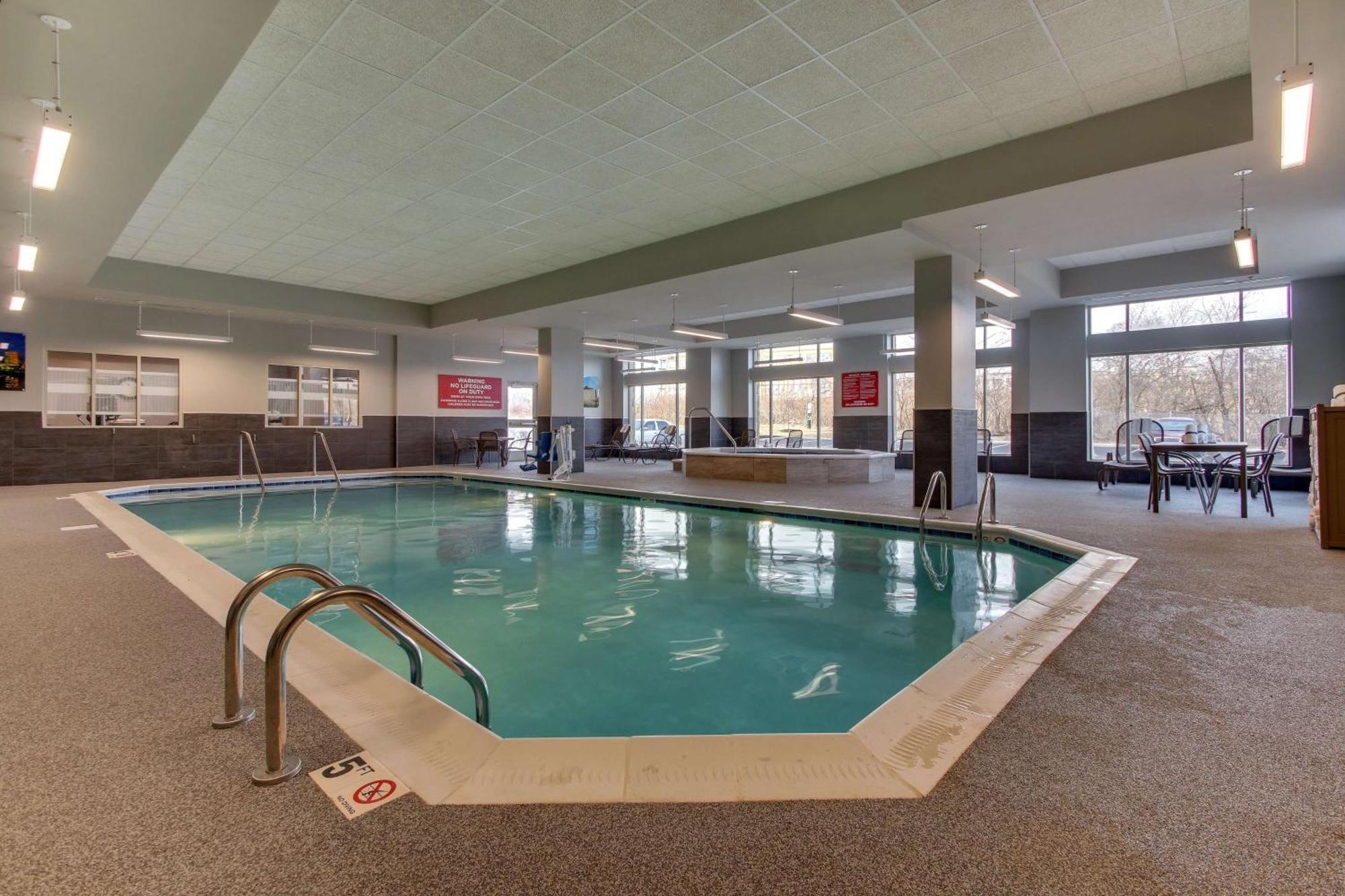Drury Inn & Suites Cleveland Beachwood Esterno foto